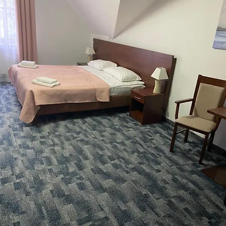 兹特里颇里鲁库酒店