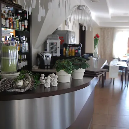 兹特里颇里鲁库酒店 Orneta